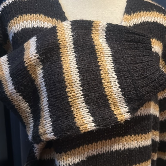 Billabong Oversized V-Neck Stripped Sweater in Black Gold & White in Medium EUC - Picture 6 of 14